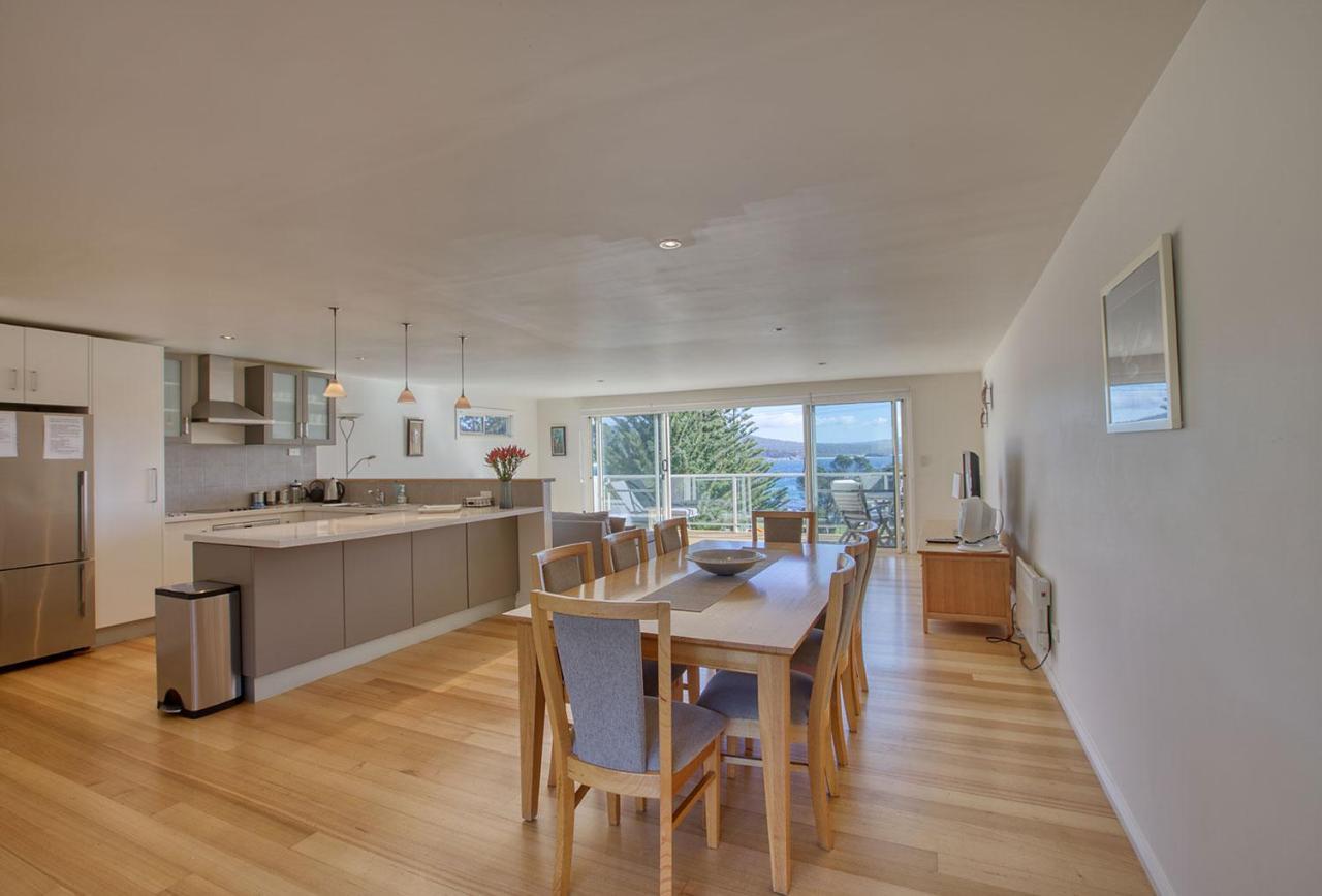 Quarterdeck Apartment Binalong Bay Esterno foto