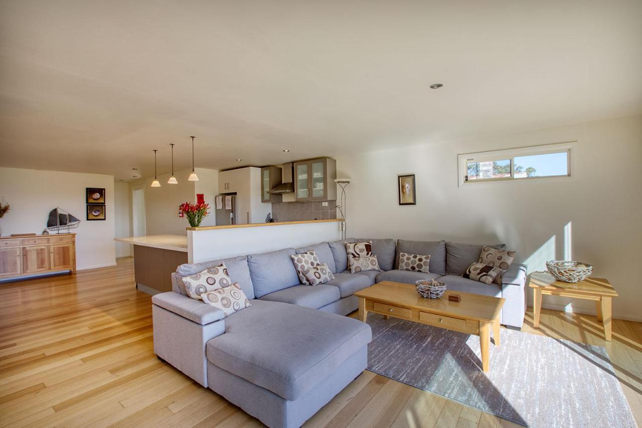 Quarterdeck Apartment Binalong Bay Esterno foto