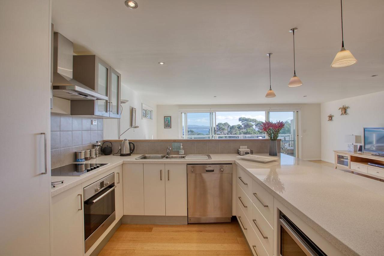 Quarterdeck Apartment Binalong Bay Esterno foto
